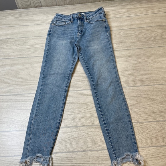 Judy Blue JB8843 Shark-bite Frayed Hem High Rise Medium Wash Jeans Size 3/26 - Picture 3 of 13